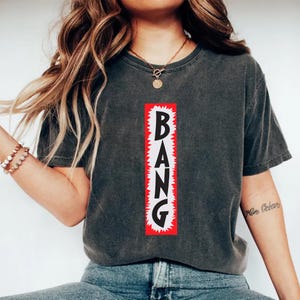 バングシャツ、コミック風グラフィックTシャツ、面白いポップアートTシャツ、レトロなサウンドエフェクトTシャツ、太字文字Tシャツ、男女兼用ステートメントシャツ