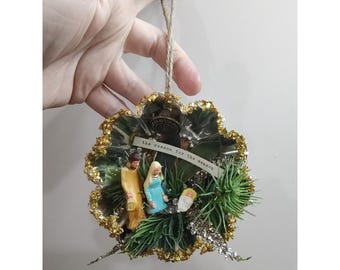 Baby Jezus kerstornament handgemaakte taartvorm vintage diorama kerststal O8