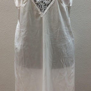 Vtg Lingerie White Nylon Full Slip With Wide Lace Trim Size 36 Made In USA A5