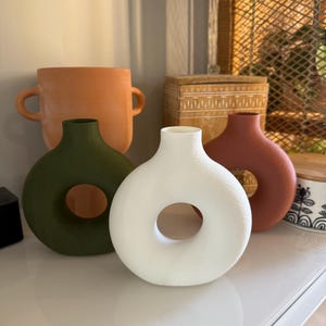 Modern Textured Donut Vase, Minimalist Design, Modern Decor, Boho Decor, 3D Printed Vase Design, Housewarming gift, Dried Flower Vase, gift