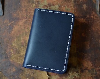 JonasV3 in Horween Cavalier - Hand-stitched Vertical Bifold