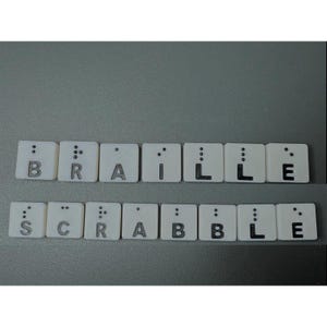 Peças de Scrabble em Braille impressas em 3D – Conjunto completo com 100 peças, acessível para deficientes visuais, versão tátil para aprimorar o jogo.