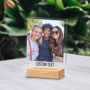Acrylic Plaque with Quote – Personalized Gift for Friends Couples or Family | Clear UV-Printed Display with Wooden Base