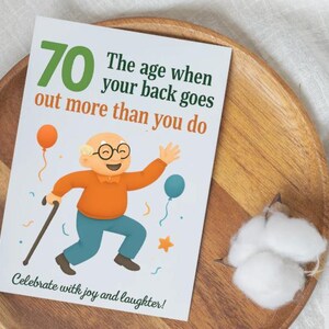 Modèle de carte drôle pour son 70e anniversaire – « Le dos sort plus que vous ne le faites » – Carte Meme Canva modifiable – Imprimable à téléchargement immédiat