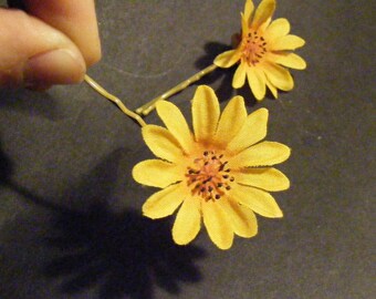 Duo of yellow DAISY hair pins - customizable on bobby pins, barrettes, combs or alligator clips