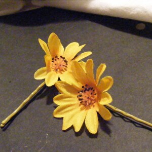 Duo of yellow DAISY hair pins customizable on bobby pins, barrettes, combs or alligator clips image 3