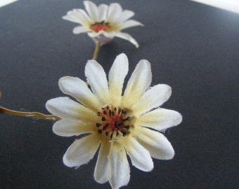 Baby DAISIES - pair of small white daisy pins - customizable on bobby pin, barrette, comb or alligator clip