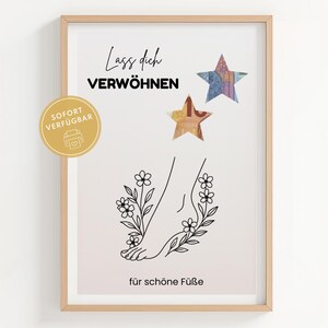 Könnte beinhalten: Ein Set aus drei Keramikbechern mit gesprenkelter, matter Oberfläche. Die Becher sind in den Farbtönen Creme, Hellgrau und Dunkelgrau gehalten. Jeder Becher hat ein schlichtes, minimalistisches Design und einen abgerundeten Henkel.