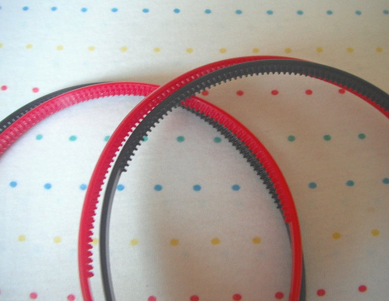 4 8 mm Wide Red and Black Plastic Headbands