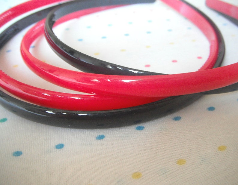 4 8 mm Wide Red and Black Plastic Headbands