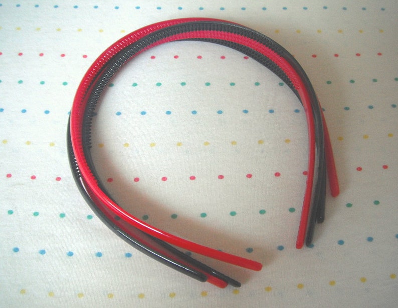4 8 mm Wide Red and Black Plastic Headbands