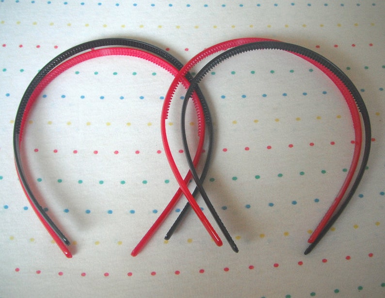 4 8 mm Wide Red and Black Plastic Headbands
