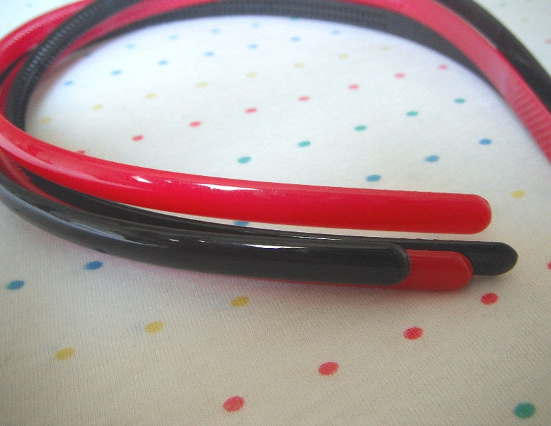 4 8 mm Wide Red and Black Plastic Headbands