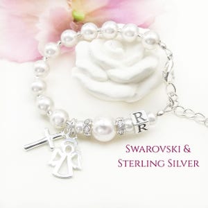 Pulsera de rosario de bautismo personalizada en plata de ley y perla para bebé con cruz de plata de ley maciza, ángel de la guarda y cuenta con letra