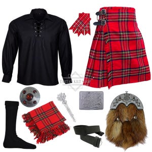 Könnte beinhalten: Ein traditionelles schottisches Kilt-Outfit mit einem rot-schwarzen Tartanmuster. Das Outfit beinhaltet einen Kilt, ein schwarzes Hemd, einen Sporran, eine Kiltnadel, Kiltstrümpfe, einen Kiltgürtel und eine Kiltschärpe.