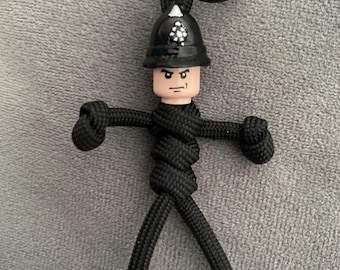 Llavero de policía británico hecho a mano: regalo de paracord negro