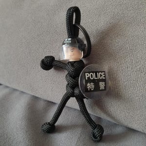 Male riot Police officer keyring.