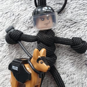 Aufruhr und Wachhund als Schlüsselanhänger.