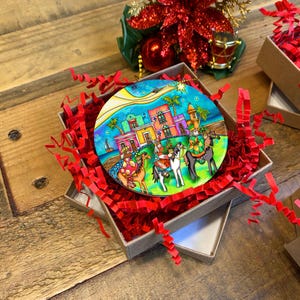 Reyes a Caballo 2024 handgemaakte kleurrijke ornament keramische kunst Puerto Ricaanse kunstenaar Susana Castells Three Kings Holiday Decor gouden string Reyes