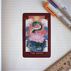 Orm Zodiac Tarot-klistermärke Vattentätt kinesiskt nyårsklistermärke för dekoration 2025 Lunar New Year vinylklistermärke Orm stansat klistermärke Orm Tarot bild 6