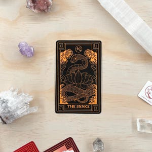 Orm Zodiac Tarot-klistermärke Vattentätt kinesiskt nyårsklistermärke för dekoration 2025 Lunar New Year vinylklistermärke Orm stansat klistermärke Orm Tarot Black 2.5" x 3.9"