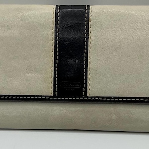 A Very HTF Rare Vintage Black/White Leather Y2K Snap Coach Wallet