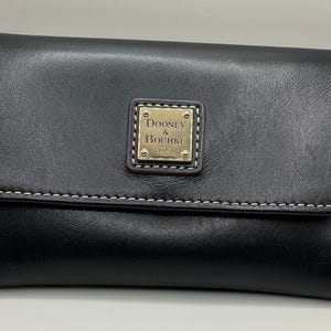 A Very Rare Vintage Black Leather Dooney & Bourke Snap Beautiful Wallet