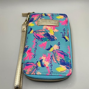 Uma rara carteira de viagem Lilly Pulitzer HTF com estampa de peixe em tecido