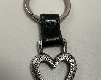 Un raro portachiavi in pelle Brighton, modello moderno vintage HTF