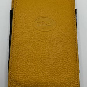 Una rara custodia vintage in pelle gialla Longchamp per telefono cellulare