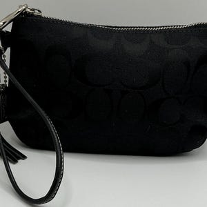 Una rara bolsa vintage con cierre de cremallera y estampado exclusivo de Coach C