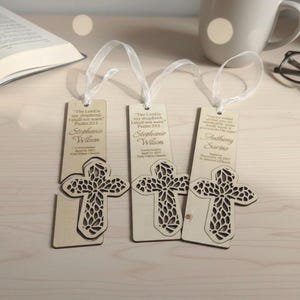 Gepersonaliseerde houten bladwijzer met kruis – doop, doop, communiecadeau