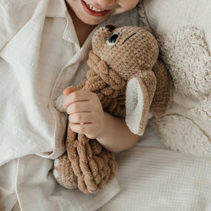 Virkad kaninmönster: Amigurumi kaninhandledning (PDF-mönster)