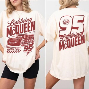 Camiseta de Rayo McQueen 95 Think Fast de dos caras, camiseta de Cars de Disney Pixar, camiseta Rust-eze Racing McQueen, Cars Family Vacation 2026 imagen 2