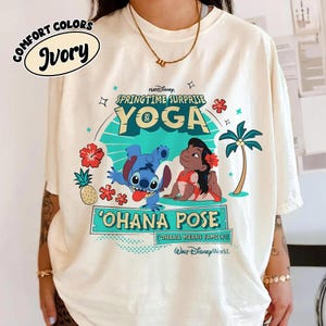RunDisney Springtime Surprise Yoga Shirt 2026, Lilo and Stitch Ohana Pose Yoga Tee, Walt Disney World Event T-Shirt bild 2