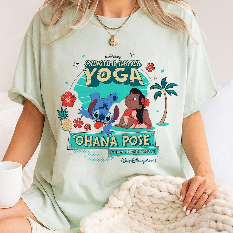 RunDisney Springtime Surprise Yoga Shirt 2026, Lilo and Stitch Ohana Pose Yoga Tee, Walt Disney World Event T-Shirt bild 8
