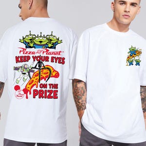 Two-sided Disney Toy Story Alien Buzz Lightyear Shirt, Pizza Planet Keep Your Eyes on the Prize Tee, Disney World Trip Outfit bild 10