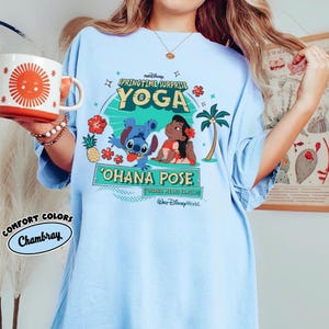 RunDisney Springtime Surprise Yoga Shirt 2026, Lilo and Stitch Ohana Pose Yoga Tee, Walt Disney World Event T-Shirt bild 9