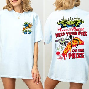 Two-sided Disney Toy Story Alien Buzz Lightyear Shirt, Pizza Planet Keep Your Eyes on the Prize Tee, Disney World Trip Outfit bild 7