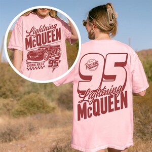 Camiseta de Rayo McQueen 95 Think Fast de dos caras, camiseta de Cars de Disney Pixar, camiseta Rust-eze Racing McQueen, Cars Family Vacation 2026 imagen 9