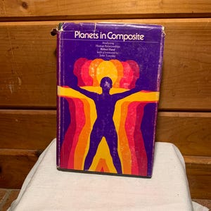 Planetas en composición: análisis de las relaciones humanas, de Robert Hand. Primera edición de tapa dura, segunda impresión publicada por Para Research en 1976