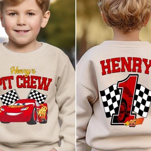 Anniversaire voitures Disney Png, fichier numérique Lightning McQueen Boy, conception d'équipage de fosse Pixar, nom personnalisé âge tenue, voyage en famille correspondant à l'anniversaire WDW