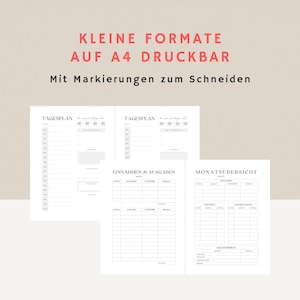 Pu&ograve; includere: Pagine di pianificazione stampabili in bianco e grigio, con il testo "KLEINE FORMATE AUF A4 DRUCKBAR" e "Mit Markierungen zum Schneiden". Le pagine includono sezioni per orari giornalieri, entrate, spese e panoramiche mensili.