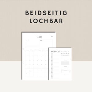 K&ouml;nnte beinhalten: Wei&szlig;e Planerseiten mit dem Text "BEIDSEITIG LOCHBAR" oben. Die Seiten enthalten einen Kalender, eine To-Do-Liste und einen Tagesplan. Das Wort "MARZ" steht oben auf der Kalenderseite.