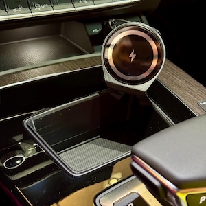 Soporte ergonómico para cargador de teléfono en ángulo para Audi Q5/SQ5/A5/A4 B9.5 (2020+), fácil acceso al portavasos.