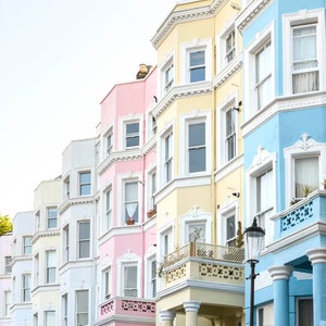 London Fotografie - Regenbogen Pastelle in Notting Hill, Pastell Häuser, England Reise Foto, großes Wandbild, Kinderzimmer Dekor