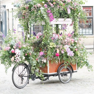 Paris Fotografie - Paris Blumenwagen, Reisefotografie, Neutrales französisches Wohndekor, große Wandkunst