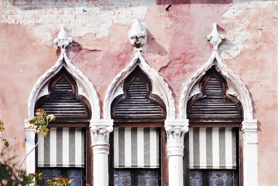 ヴェネツィア建築写真 - ヴェネツィアゴシック様式の窓のトリオ