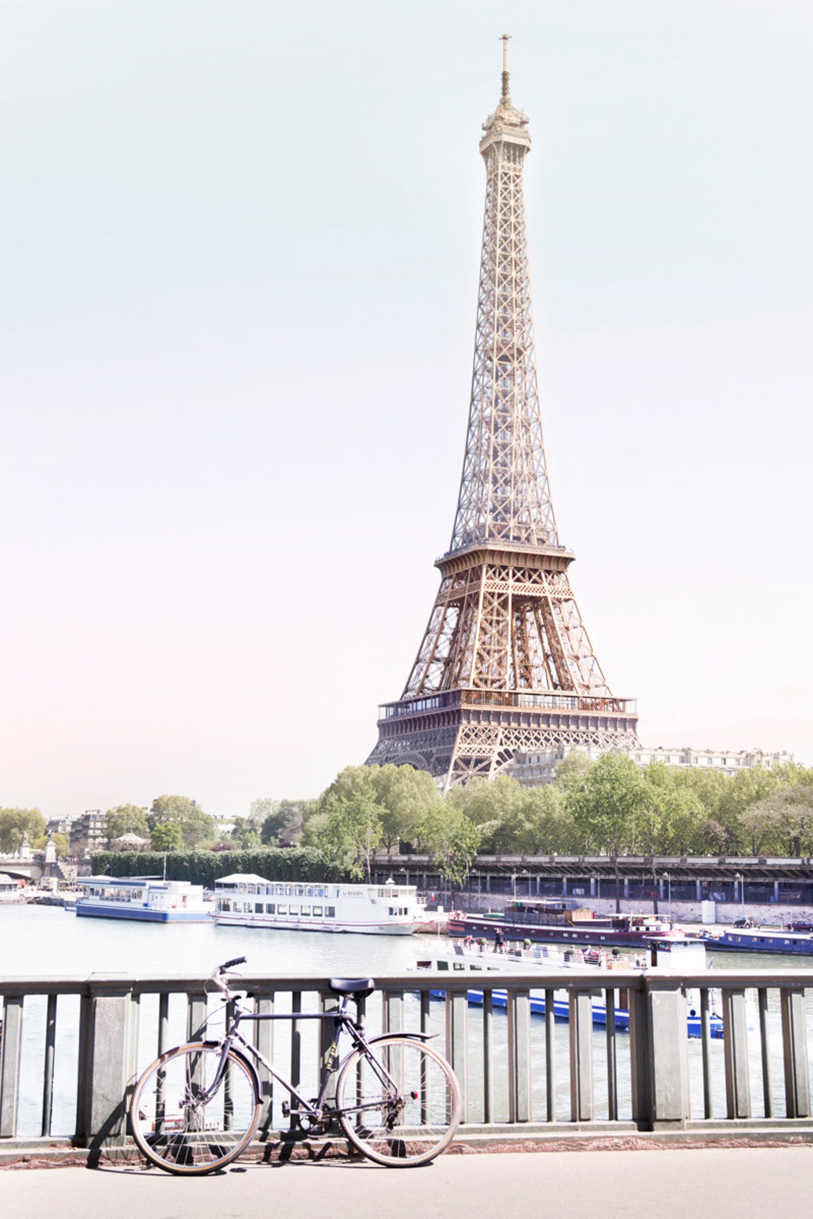 реальный париж. загрязнение франции. париж штраф. забастовки в париже. Paris deco off 2023.