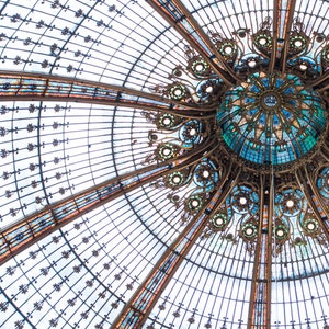 Paris Fotografie - Galeries Lafayette Decke, blau türkisblaues Architekturdetail, Paris Kunstdruck, große Wandkunst, französisches Wohndekor